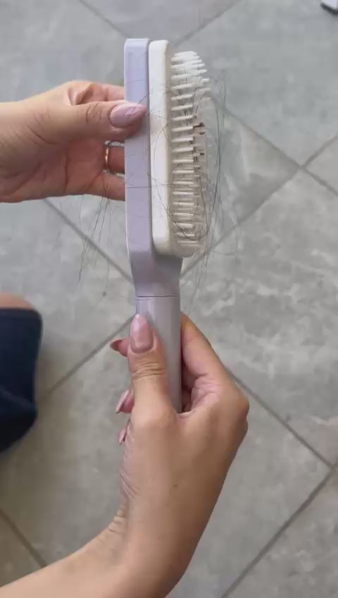 Charger la vidéo : En un seul geste, votre brosse est débarrassée de tous les cheveux